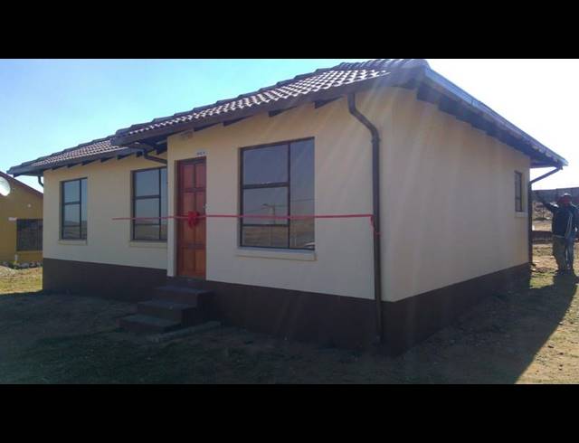 2 BEDROOM HOUSE FOR SALE IN LUFHERENG